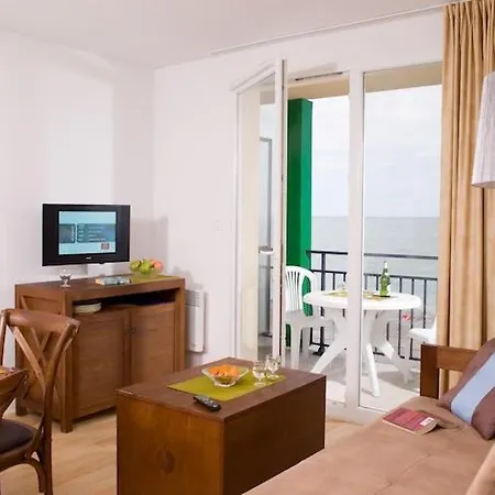 Appartement Comfortably Furnished With A Sea View *