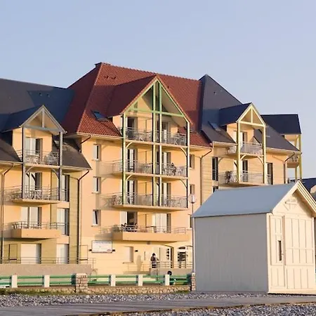 Comfortably Furnished With A Sea View *